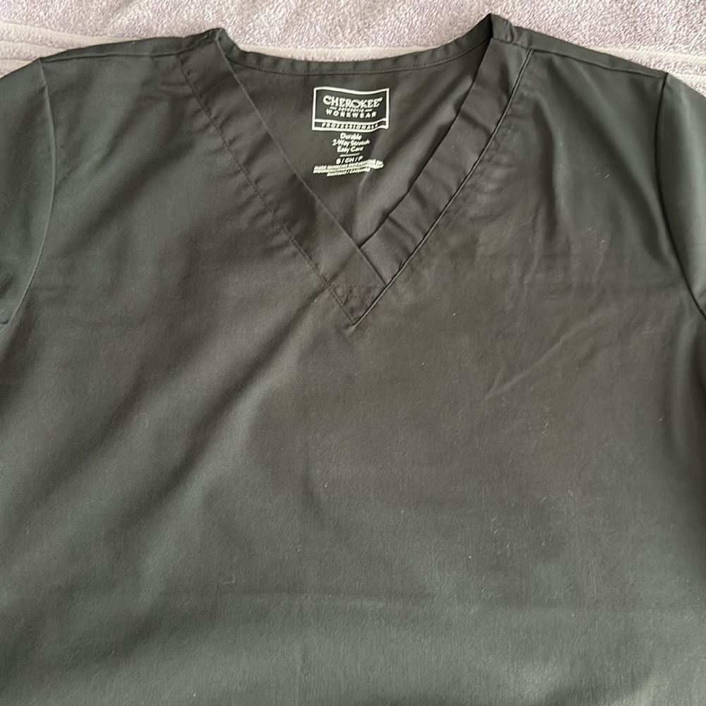 Scrub top - Picture 3 of 5